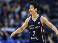 ‘1쿼터 9도움 활약’ 허훈의 마법 같은 패스로 KCC, 가스공사 꺾고 홈에서 2연승 기록 기사의 썸네일