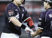 문상철, 12년 간의 KBO 프로야구 여정 마감...KT위즈와의 동행 끝에 은퇴 결정 기사의 썸네일